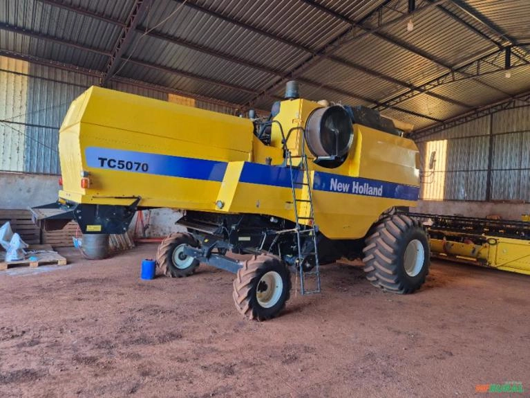 Colheitadeira New Holland TC 5070 ano 2012 Imagem Colheitadeira New Holland TC 5070 ano 2012