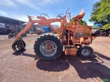 Trator Valtra/Valmet 85 ID 4x2 ano 90