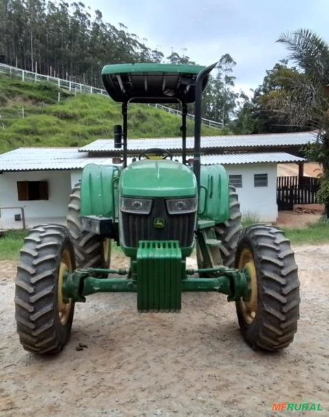 Trator John Deere 5060 E