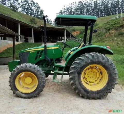 Trator John Deere 5060 E