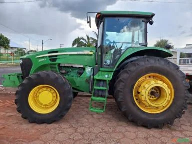 Trator John Deere 7205