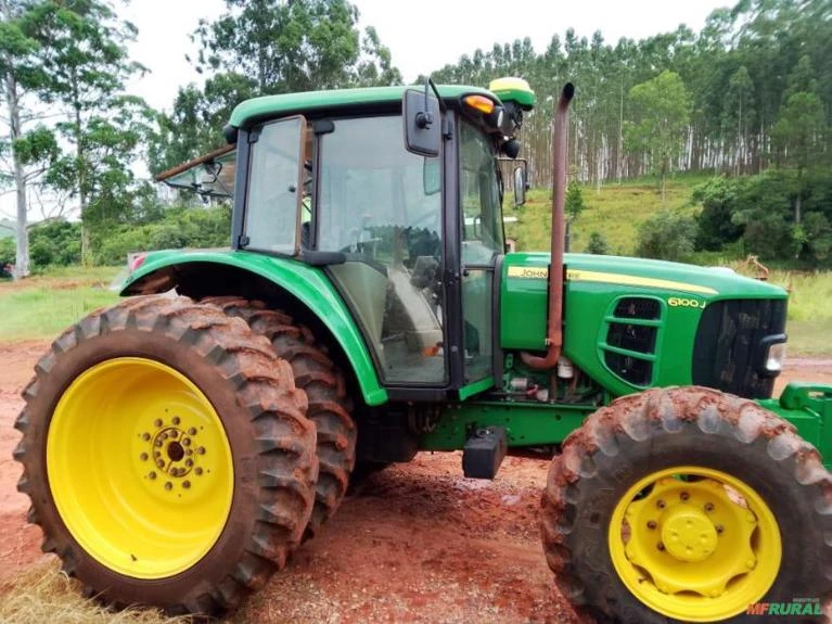 Trator John Deere 6100 J