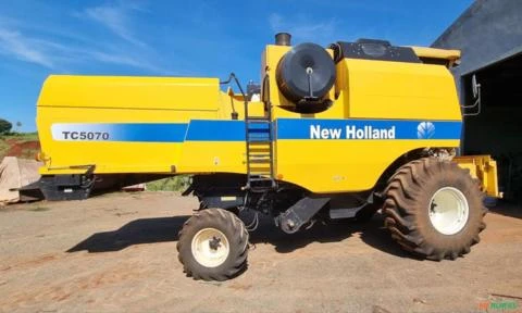 Colheitadeira New Holland TC 5070