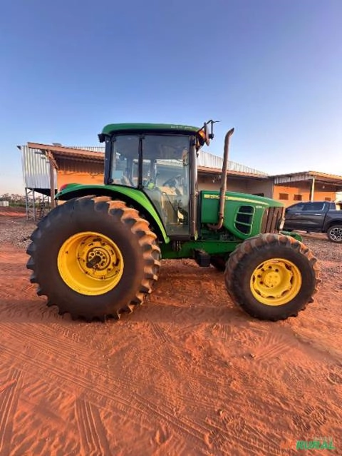 Trator John Deere 6115J Imagem Trator John Deere 6115J