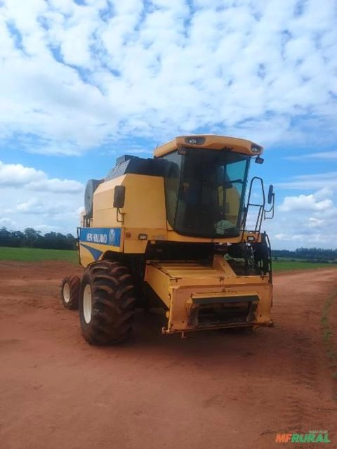 Colhedora New Holland TC5070 Imagem Colhedora New Holland TC5070