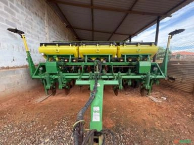 Plantadeira John Deere 1111 (A Vácuo) Imagem Plantadeira John Deere 1111 (A Vácuo)