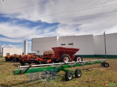 Imagem CARRETA PARA TRANSPORTE Imagem CARRETA PARA TRANSPORTE