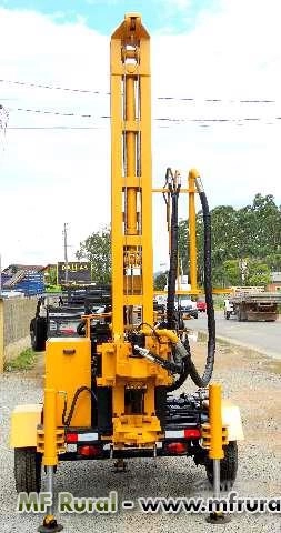 Maquina perfuratriz Roto Pneumática para poço artesiano. Imagem Maquina perfuratriz Roto Pneumática para poço artesiano.