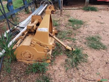 Trincha 0,90 para trator – roçadeira trituradora compacta Imagem Trincha 0,90 para trator – roçadeira trituradora compacta