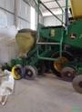 Plantadeira John Deere 1111 com tanque inoculador Imagem Plantadeira John Deere 1111 com tanque inoculador
