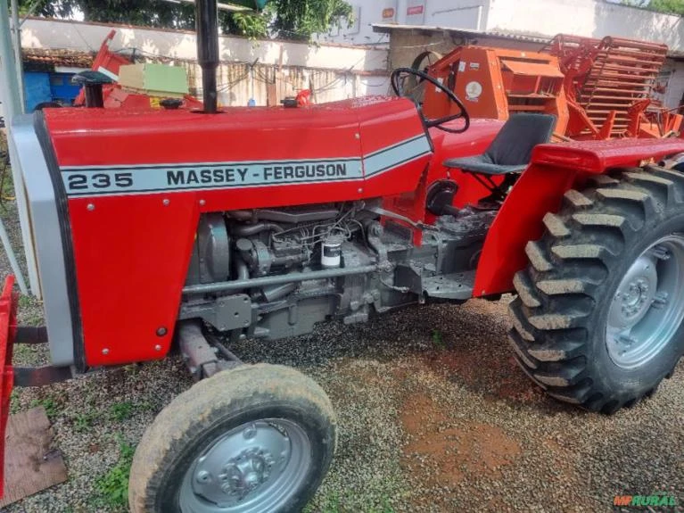 Trator Massey Ferguson 235 4x2 ano 82