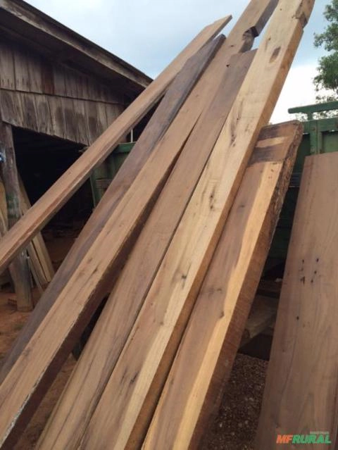 Madeira imbuía de demolição Imagem Madeira imbuía de demolição