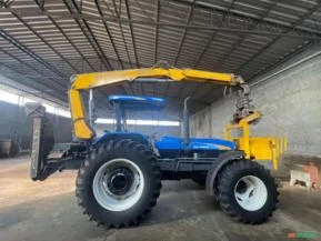 Trator New Holland em ÓTIMO ESTADO