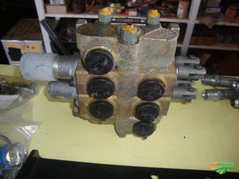 Comando duplo para linha Ford/ New Holland Imagem Comando duplo para linha Ford/ New Holland