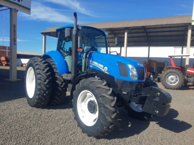Trator New Holland T6 110 4x4 ano 15 Imagem Trator New Holland T6 110 4x4 ano 15