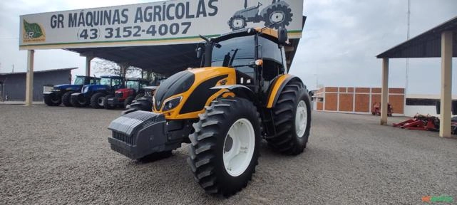Trator Valtra A 144 cabinado. Imagem Trator Valtra A 144 cabinado.