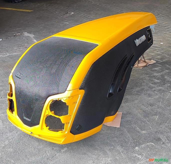Capô para tratores Valtra linha BM 110/125 geração 3. Imagem Capô para tratores Valtra linha BM 110/125 geração 3.