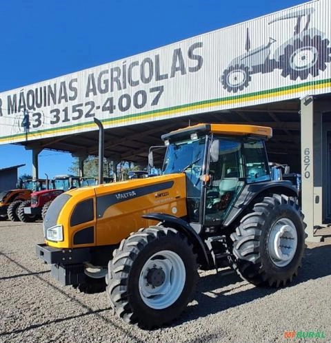Trator Valtra BM 125 cabinado . Imagem Trator Valtra BM 125 cabinado .