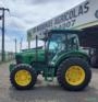Trator John Deere 5078 cabinado. Imagem Trator John Deere 5078 cabinado.