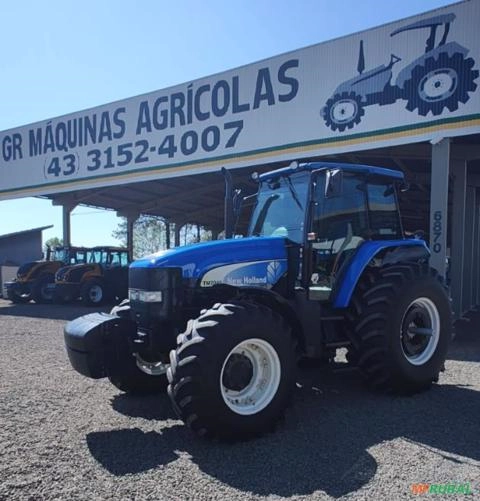 Trator New Holland TM 7040 cabinado. Imagem Trator New Holland TM 7040 cabinado.