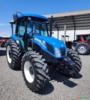 Trator New Holland cabinado TL 95. Imagem Trator New Holland cabinado TL 95.