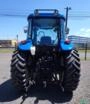 Trator New Holland cabinado TL 95. Imagem Trator New Holland cabinado TL 95.
