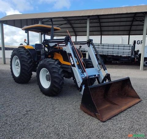 Trator Valtra A 950 R com plaina dianteira Imagem Trator Valtra A 950 R com plaina dianteira