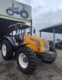Trator Valtra BM 100 plataformado. Imagem Trator Valtra BM 100 plataformado.