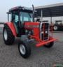 Trator Massey Ferguson MF 275 4x2 cabinado. Imagem Trator Massey Ferguson MF 275 4x2 cabinado.