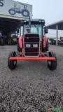 Trator Massey Ferguson MF 275 4x2 cabinado. Imagem Trator Massey Ferguson MF 275 4x2 cabinado.