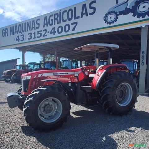 Trator Massey Ferguson MF 4292 HD plataformado. Imagem Trator Massey Ferguson MF 4292 HD plataformado.