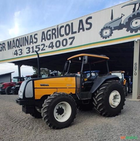 Trator Valtra BM 110 plataformado. Imagem Trator Valtra BM 110 plataformado.