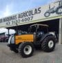 Trator Valtra BM 110 plataformado. Imagem Trator Valtra BM 110 plataformado.