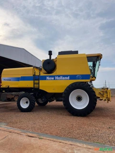 Colheitadeira New Holland TC 5090 Imagem Colheitadeira New Holland TC 5090