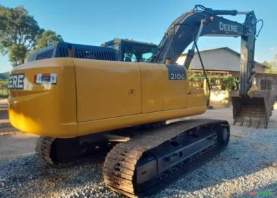 ESCAVADEIRA HIDRÁULICA JOHN DEERE, MODELO 210G, ANO DE FABRICAÇÃO 2016, PESO OPERACIONAL 21T