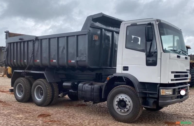 Caminhão Iveco Eurocargo 6x4 ano 11