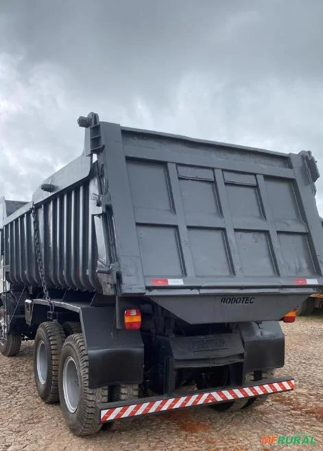 Caminhão Iveco Eurocargo 6x4 ano 11