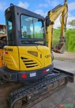 MINI ESCAVADEIRA NEW HOLLAND E37C ANO 2020, COM 1.800 HORAS TRABALHADAS, CABINE FECHADA COM AR