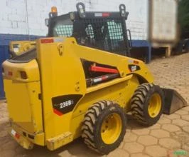 MINI-CARREGADEIRA CATERPILLAR 236B3 - 2012