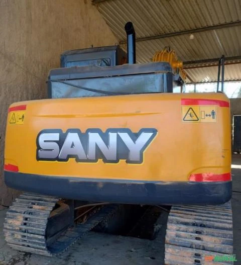 ESCAVADEIRA SANY, MODELO SY135C, ANO 2015