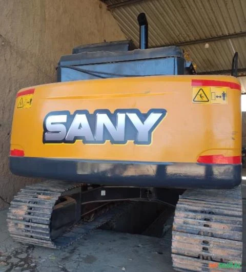 ESCAVADEIRA SANY, MODELO SY135C, ANO 2015