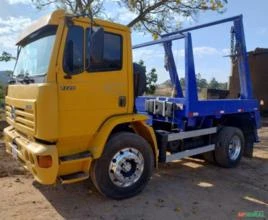 CAMINHÃO POLIGUINDASTE MERCEDES BENZ MODELO 1720 ANO 2002, BOM DE PNEUS, DOCUMENTAÇÃO EM DIA, TODO O