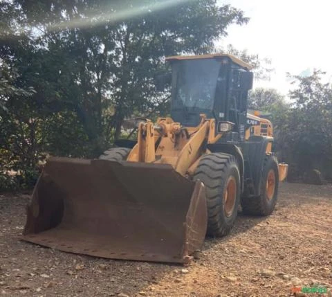 PÁ CARREGADEIRA HYUNDAI HL740-9S ANO 2018, COM 9.000 HORAS TRABALHADAS, CABINE FECHADA COM AR CONDIC