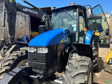 TRATOR AGRÍCOLA NEW HOLLAND, MODELO TS6020 4X4, ANO 2013, COM 5.088HS TRABALHADAS, CABINE COM A/C