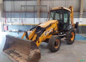 RETROESCAVADEIRA JCB 3C 4X4 ANO 2014, COM 9.700 HORAS TRABALHADAS, OPERACIONAL!!!!