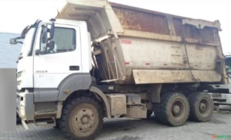 CAMINHÃO CAÇMABA MERCEDES BENZ AXOR 4144 6X4 ANO 2021, DE ÚNICO DONO, CAÇAMBA ROSSETTI, 30.000 KMS R