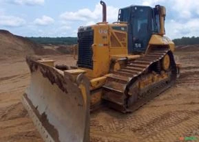 TRATOR DE ESTEIRAS CATERPILLAR, MODELO D6N XL, ANO 2013, ÚNICO DONO, COM 9.250HS TRABALHADAS