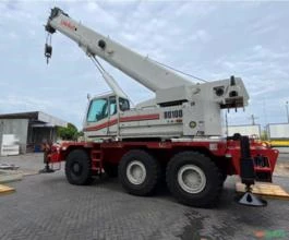 GUINDASTE LINK BELT MODELO RTC80100 ANO 2012, TRAÇÃO 6X6, CAPACIDADE PARA 100 TONELADAS, OPERACIONAL