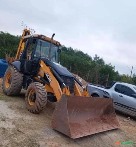 RETROESCAVADEIRA JCB 3C 4X4 ANO 2013, MOTOR JCB, 10.000 HORAS TRABALHADAS, OPERACIONAL, TRABALHANDO!