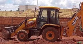 RETROESCAVADEIRA JCB, MODELO 3CX, ANO 2017, 2º DONO, CABINE FECHADA COM AR CONDICIONADO, COM 13.392H